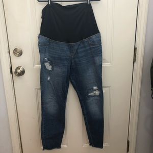 Distressed maternity jeggings